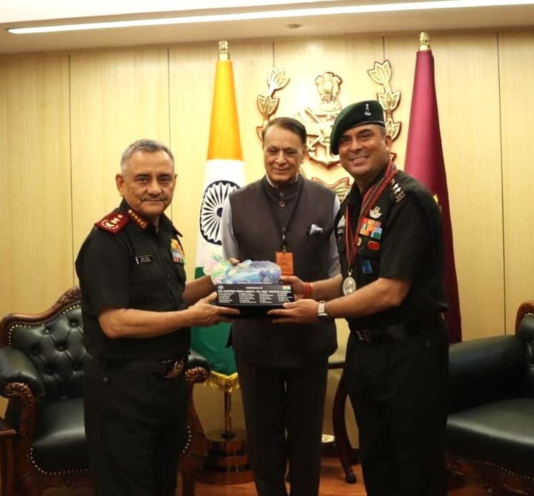 Colonel RS Jamwal Honored with 2024 MacGregor Memorial Medal by CDS General Anil Chauhan