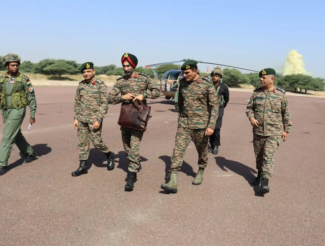 Lt Gen H.S. Vandra Evaluates Joint Field Exercise of Strike Hawks and Ranbankura Division