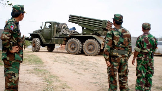 Thai Fighter Jets Conduct Airstrikes on Cambodian Positions Amid Border Conflict