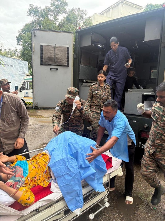 Indian Army Troops Brave Adverse Conditions to Rescue Pregnant Woman Amid Jammu Floods