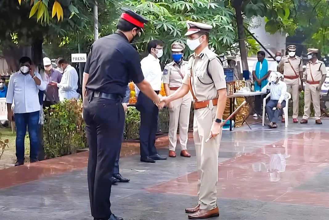 Do Army Officers Salute IPS Officers?