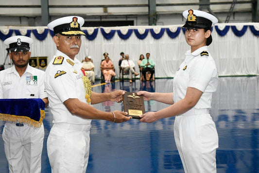 Meet Sub Lieutenant Aastha Poonia: Indian Navy’s 1st Female Fighter Pilot
