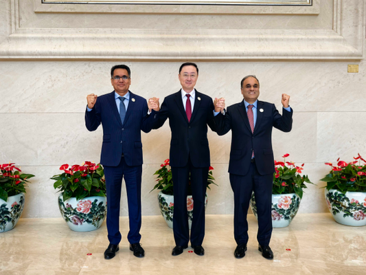 China Conducts Inaugural Trilateral Meeting with Bangladesh and Pakistan in Kunming