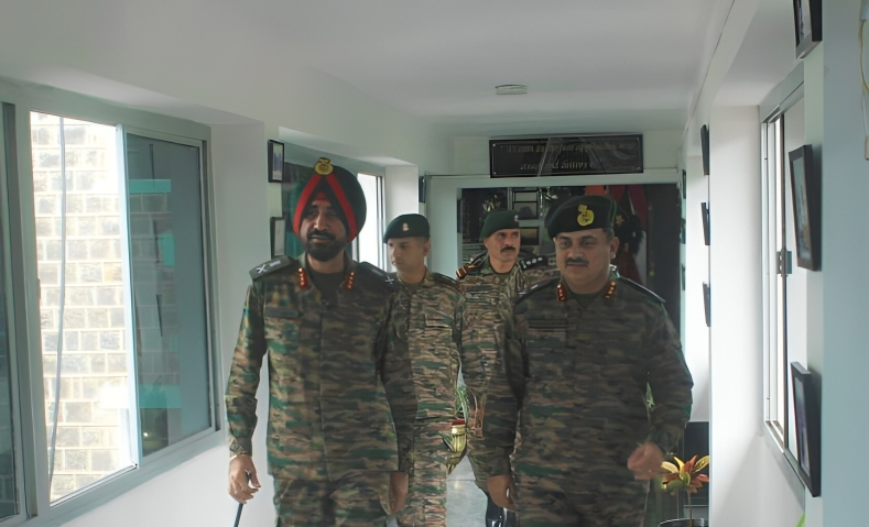 Lt Gen Prit Pal Singh Reviews Operational Readiness of Shahbaaz Division at Sagar Military Station