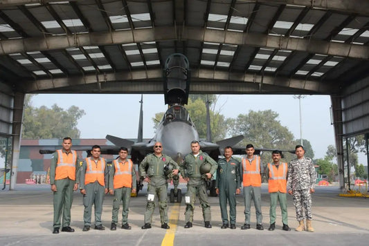 Air Marshal Jeetendra Mishra Assesses Forward Base Readiness, Pilots Su-30 MKI Sortie