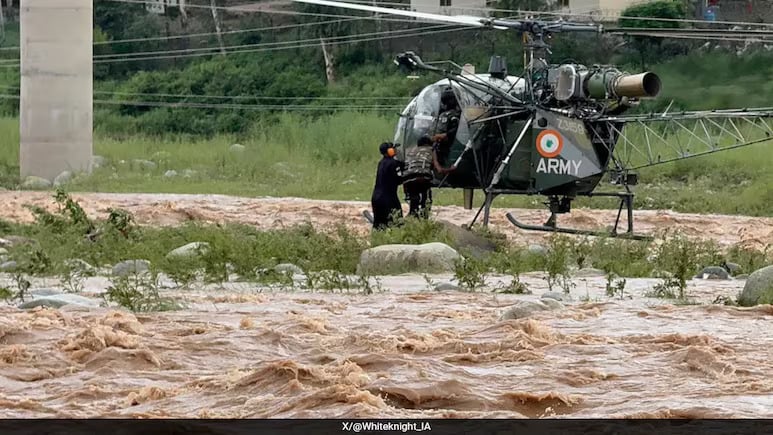 Indian Army Conducts Daring Helicopter Rescue of Boy Stranded by Floodwaters in Jammu and Kashmir's Rajouri