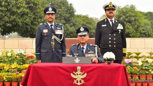 Air Marshal Rahul Bhasin Pays Tribute at Amar Jawan Jyoti as He Assumes DG (Works & Services) Role