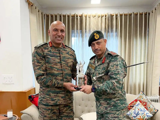 Lt Gen Vikas Lakhera Meets Lt Gen Pratik Sharma in Srinagar to Discuss Security and Coordination