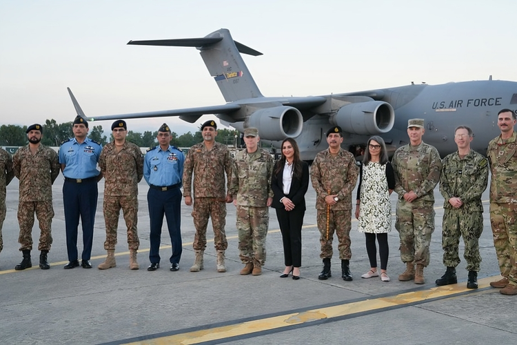Pakistan Usaf US Air Force Delivers Initial Flood Relief to Pakistan at Nur Khan Air Base