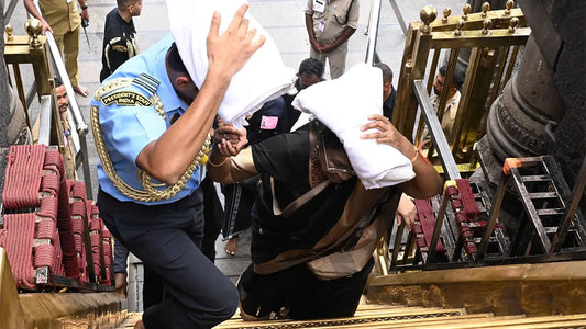 Droupadi Murmu Becomes First Woman President to Offer Prayers at Sabarimala Temple