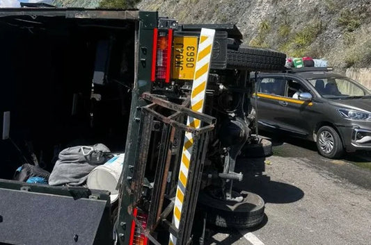 Five BSF Personnel Injured as Convoy Vehicle Overturns on Jammu-Srinagar Highway, Driver Critical