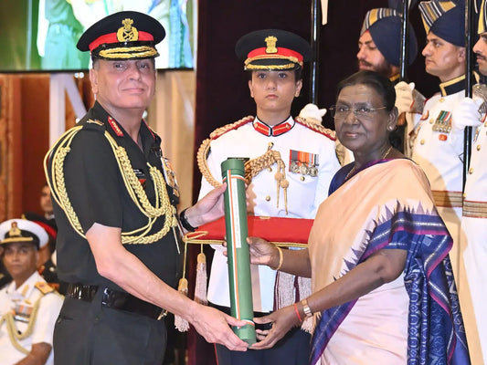 Lt Gen Dhiraj Seth Awarded Uttam Yudh Seva Medal by President Murmu at Defence Investiture Ceremony