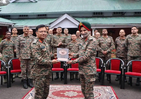 Higher Command Course Officers Visit 101 Area, Briefed on Functional and Administrative Duties