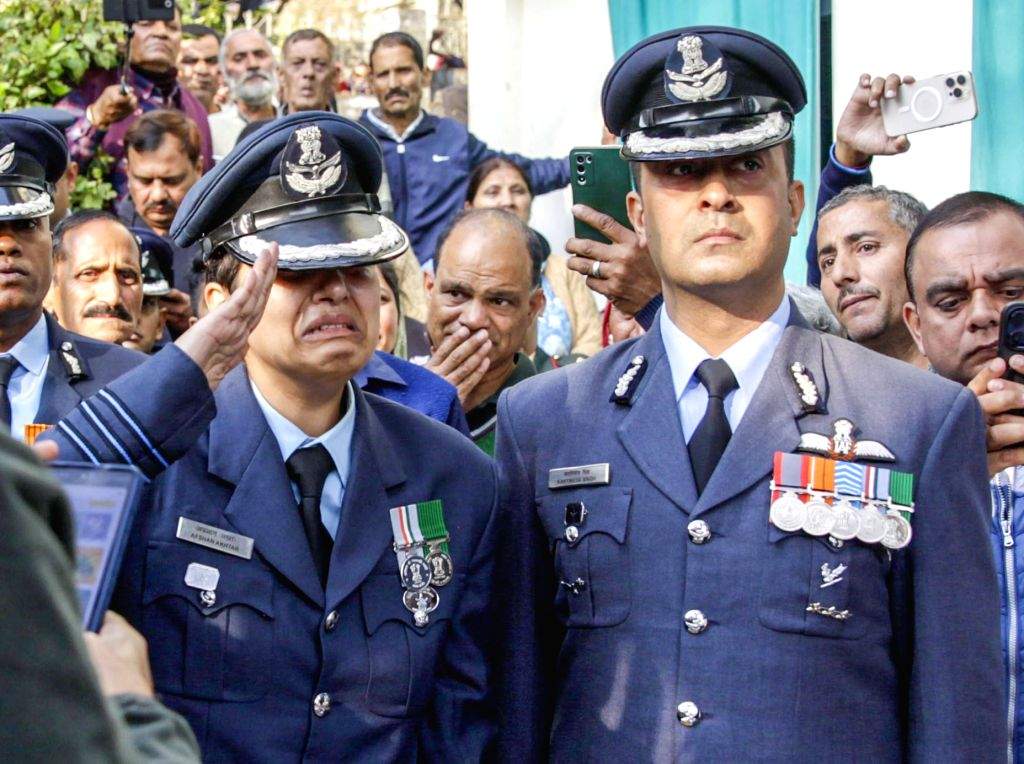 Wing Commander Afshan Akhtar Gives Heartbreaking Goodbye to Husband Wing Commander Namansh Syal After Tejas Crash
