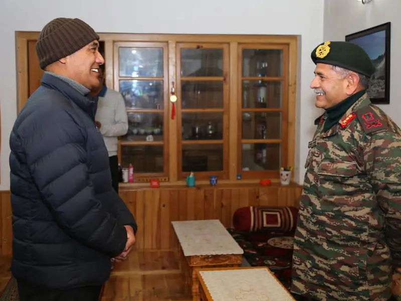 General Upendra Dwivedi Honors Kargil War Hero Colonel Sonam Wangchuk at Memorial Ceremony