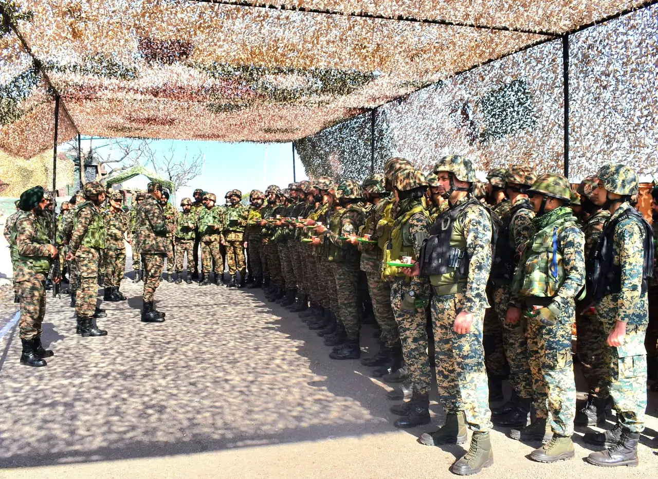 Lt Gen Mishra Evaluates LoC Defense Readiness and Counter-Infiltration ...